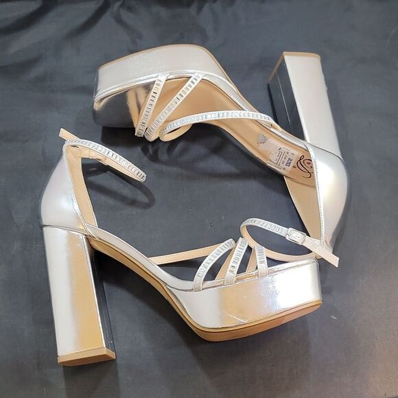 BRAND NEW DELICIOUS STRAP STUDDED EMBELLISHMENTS PLATFORM SANDAL - Picture 9 of 14